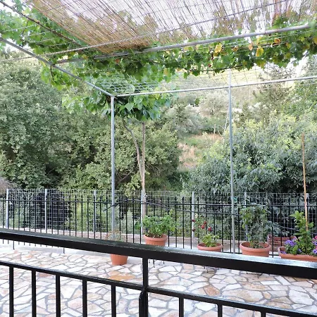 Case de vacanță Calm House In Village, Lefkada Sívros